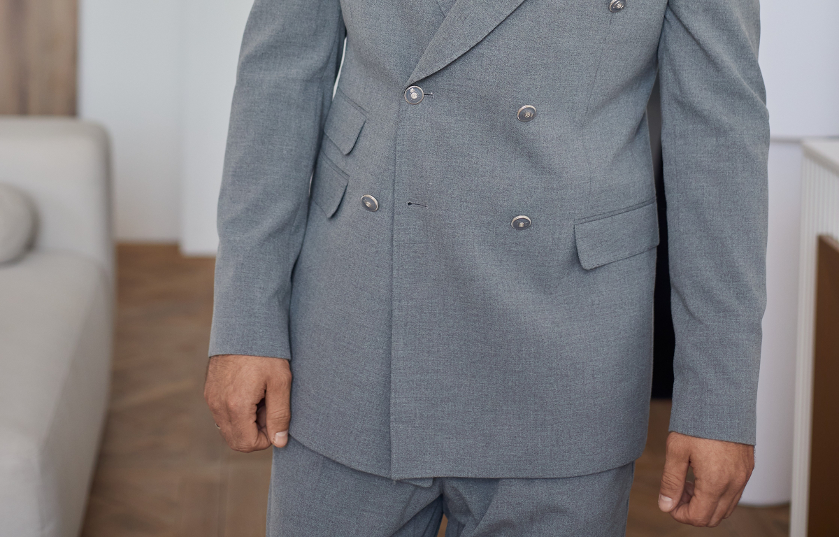 Почему некоторые мужские костюмы имеют двойной карман